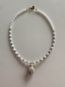 Náhrdelník zo vzácneho kameňa kvetinový achát