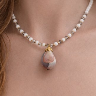 Choker s minerálnym kameňom achát