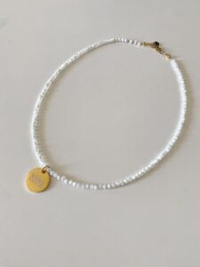 Perleťový choker MAMA